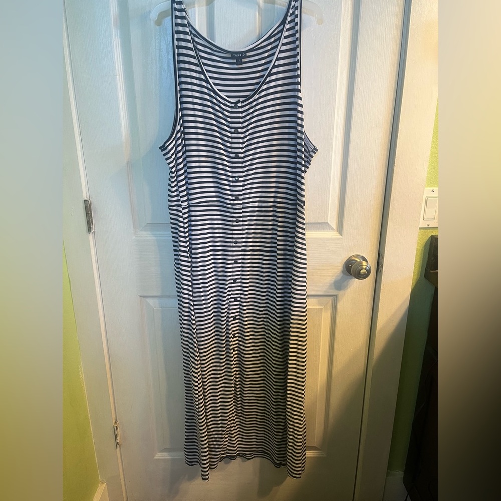 Torrid black and white button front maxi 3x